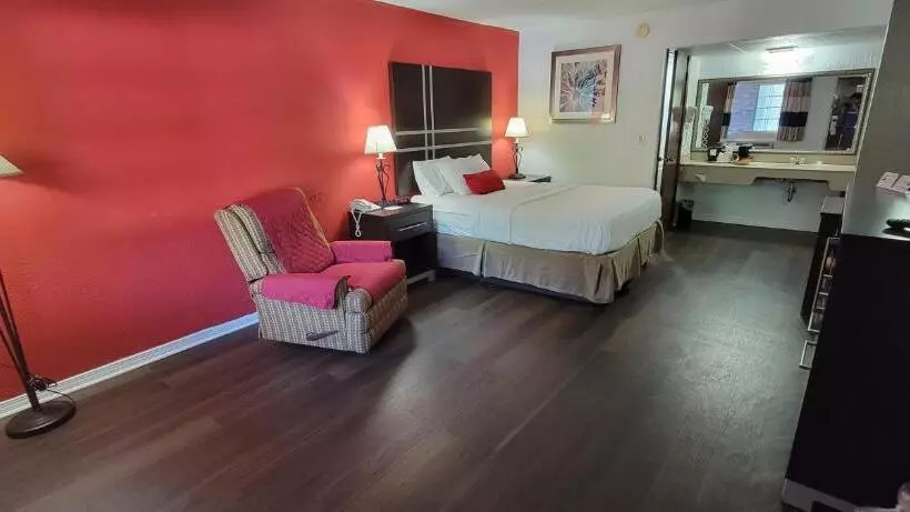 اتاق استاندارد با تخت دو نفره بزرگ برای معلولان, Ramada By Wyndham Mountain Home