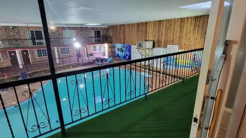 سوئیت با تخت بزرگ, Ramada By Wyndham Mountain Home