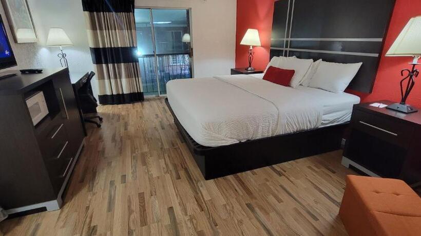 스위트 킹사이즈 침대, Ramada By Wyndham Mountain Home