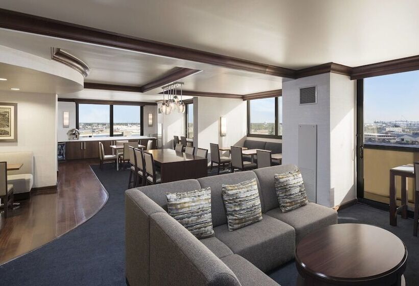 חדר קלאב, Sheraton Norfolk Waterside