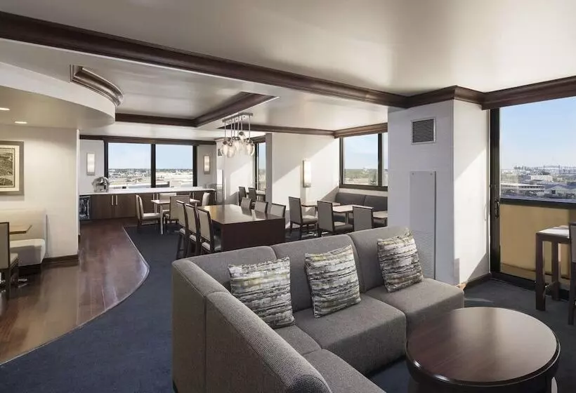 سوئیت کلاب, Sheraton Norfolk Waterside