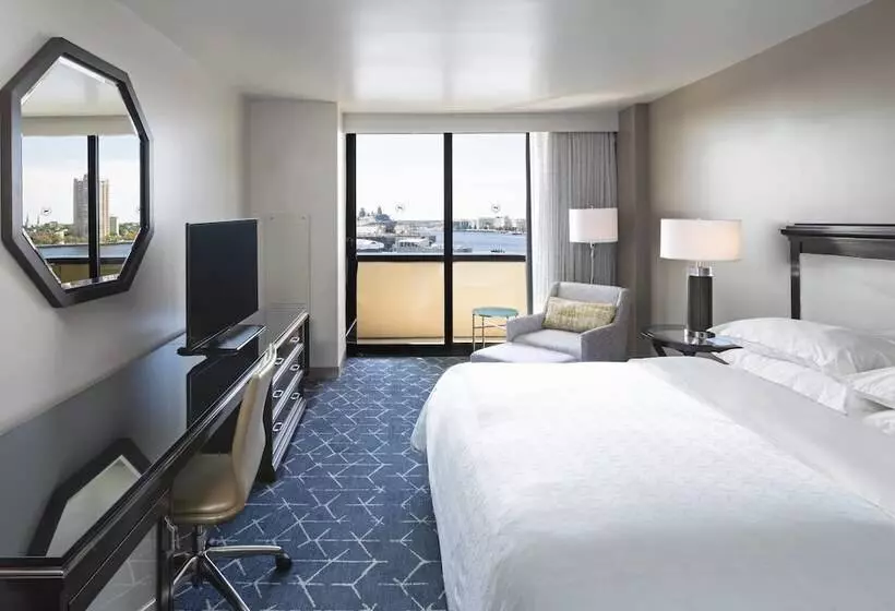 سوئیت کلاب, Sheraton Norfolk Waterside