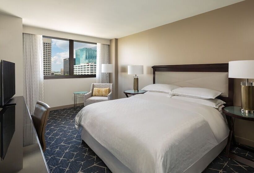 Люкс Клуб, Sheraton Norfolk Waterside