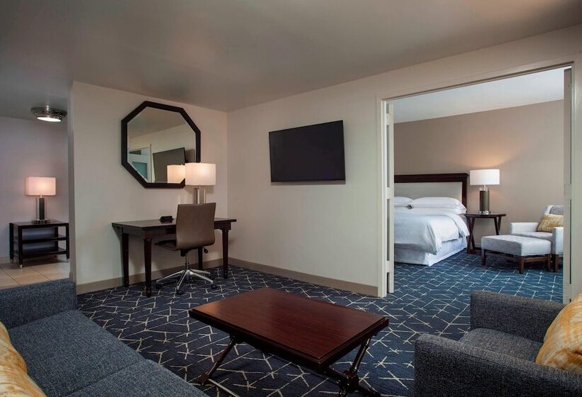 סוויטת קלאב, Sheraton Norfolk Waterside