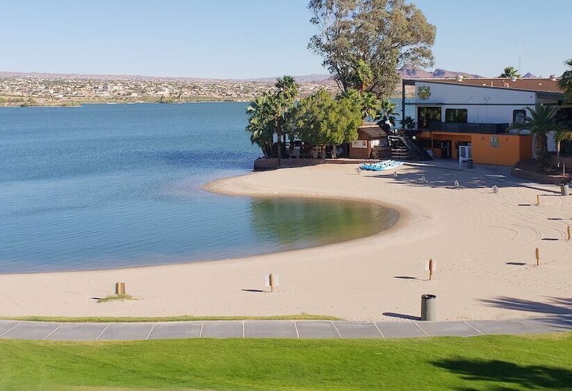 سوییت, The Nautical Beachfront Resort