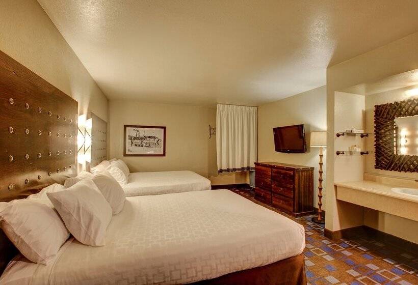 سوییت, The Nautical Beachfront Resort