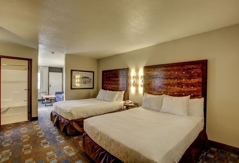 سوییت, The Nautical Beachfront Resort