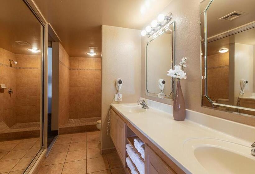 اتاق استاندارد با تخت بزرگ, The Nautical Beachfront Resort