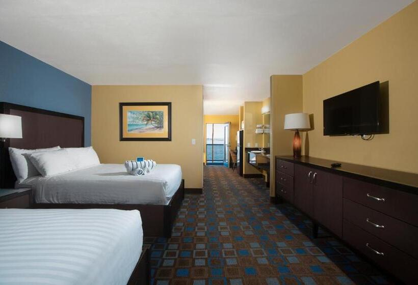 سوییت دوبلکس, The Nautical Beachfront Resort