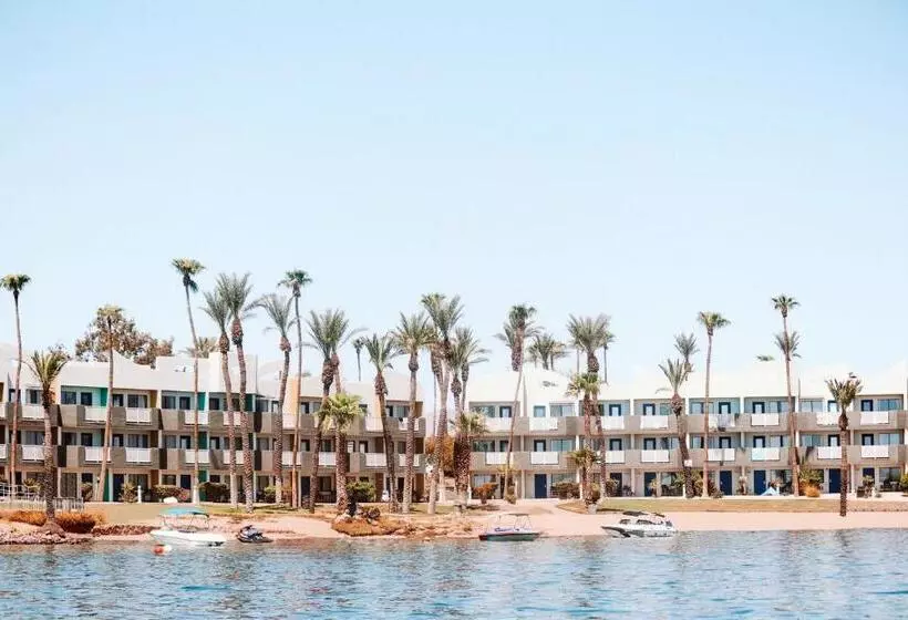 سوییت دوبلکس, The Nautical Beachfront Resort