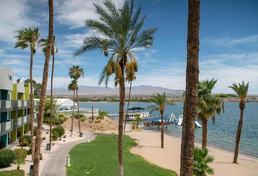 سوییت دوبلکس, The Nautical Beachfront Resort