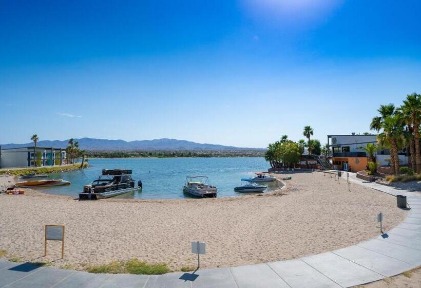 سوییت خانوادگی, The Nautical Beachfront Resort