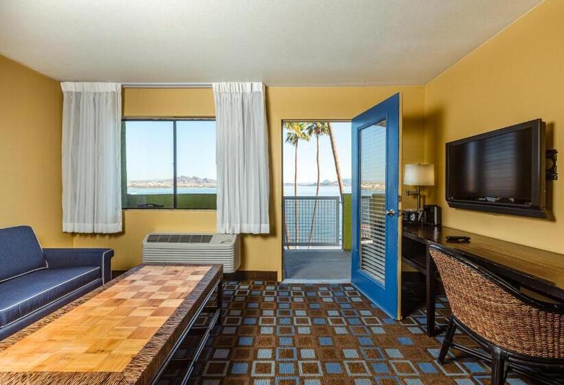 מיטת קינג בסוויטה, The Nautical Beachfront Resort