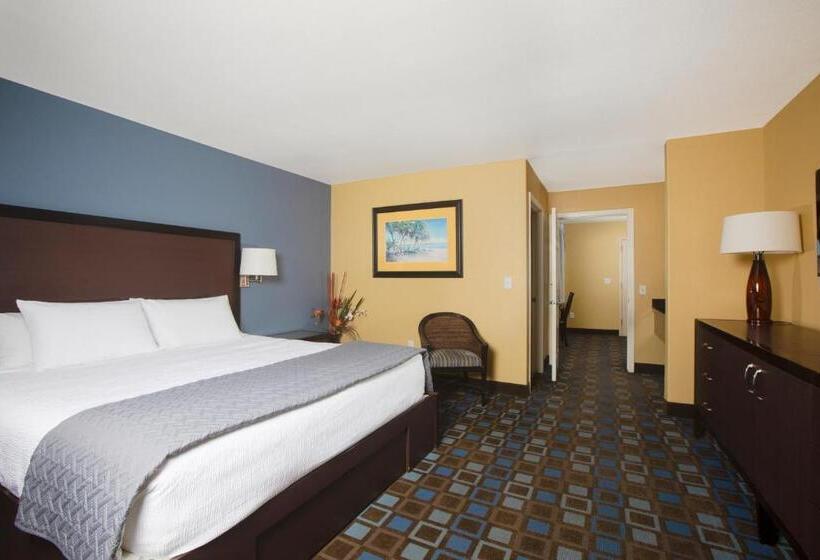 سوئیت با تخت بزرگ, The Nautical Beachfront Resort