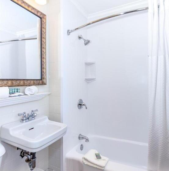 带大床的豪华间, Provincetown Inn