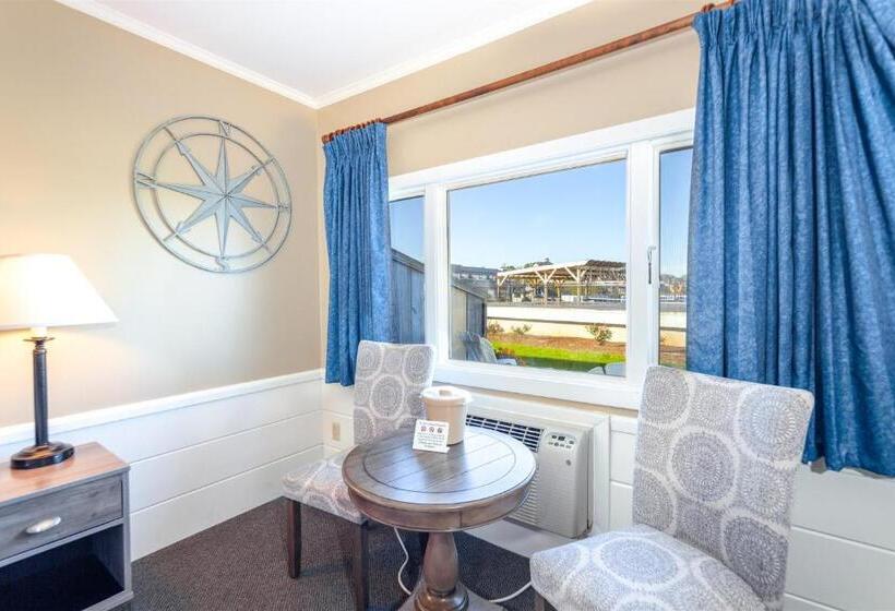 带大床的标准间, Provincetown Inn