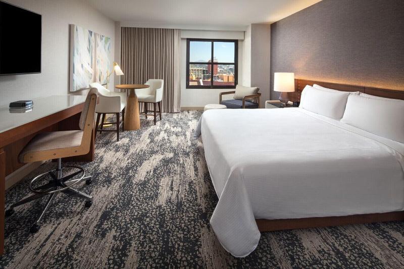 Deluxe Szoba Kind Size Bed, The Westin San Diego Gaslamp Quarter