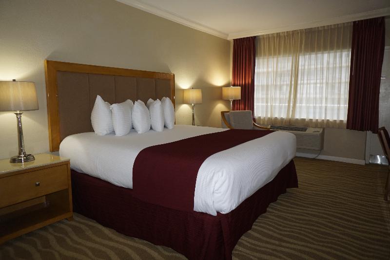 带大床的豪华间, Ocean Sky Hotel & Resort