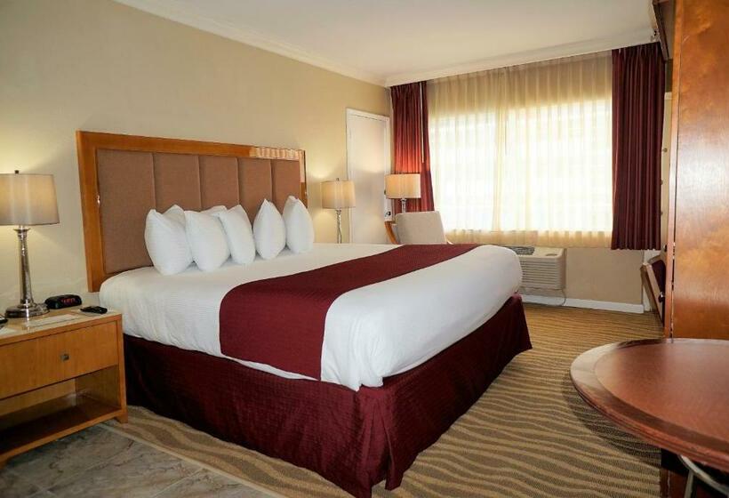 חדר דחוקס עם מיטת קינג, Ocean Sky Hotel & Resort
