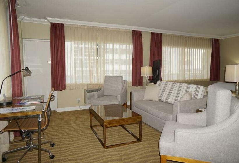 带大床的套房, Ocean Sky Hotel & Resort