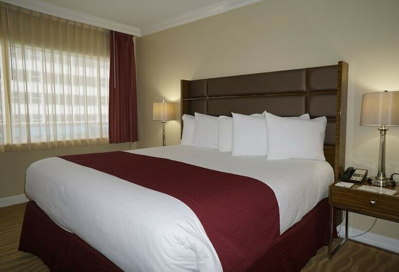 带大床的套房, Ocean Sky Hotel & Resort