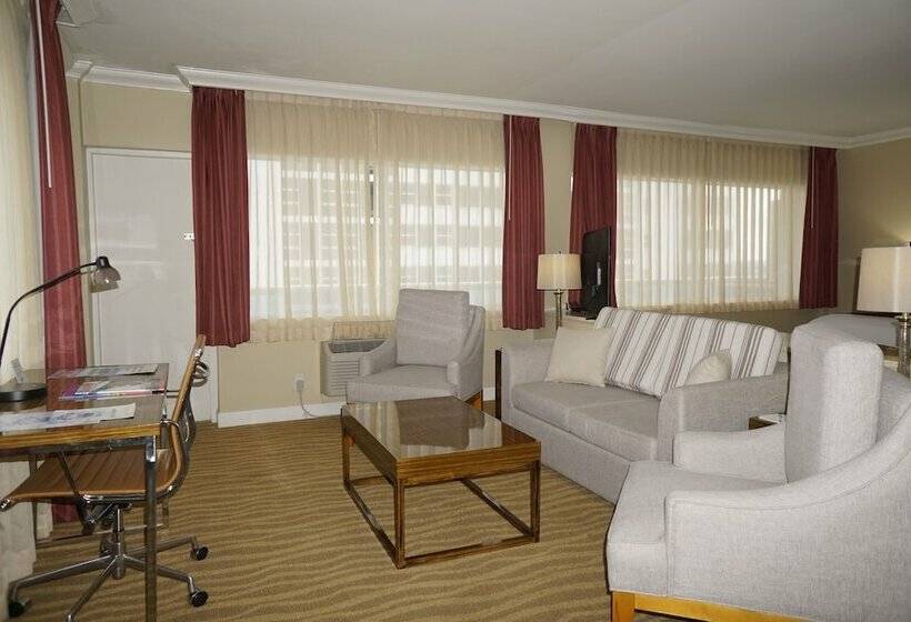 带大床的套房, Ocean Sky Hotel & Resort