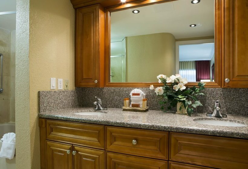 带大床的套房, Ocean Sky Hotel & Resort