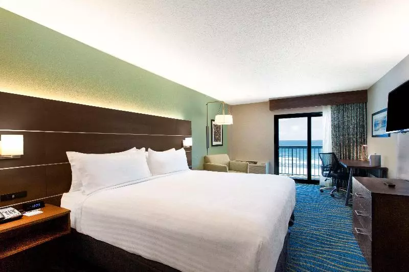 キングサイズベッドのスタンダードルーム, Holiday Inn Express & Suites Oceanfront Daytona Beach Shores, An Ihg