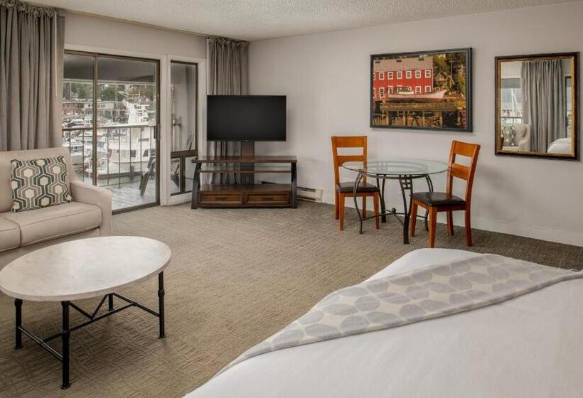 جناح جونيور مزوَّد بشرفة, Astoria Riverwalk Inn