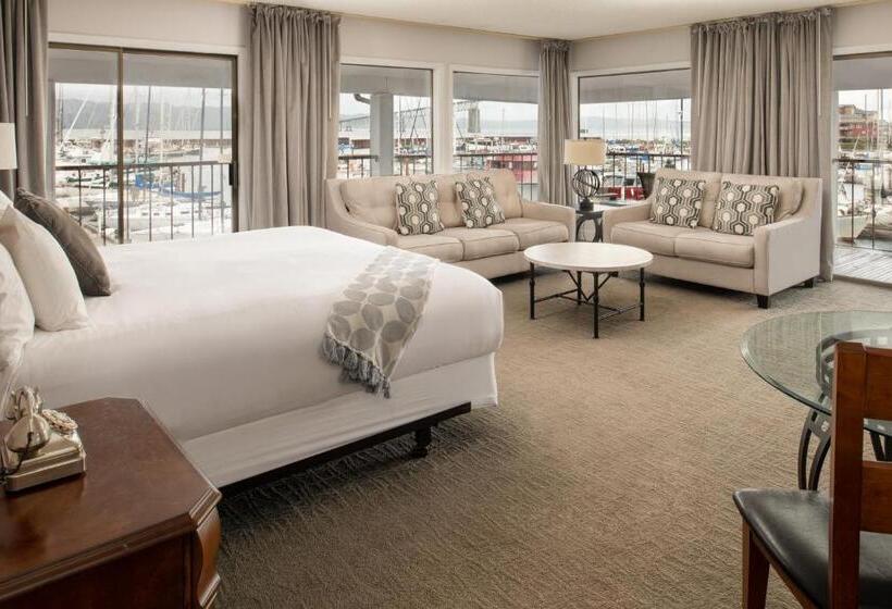 جناح جونيور مزوَّد بشرفة, Astoria Riverwalk Inn