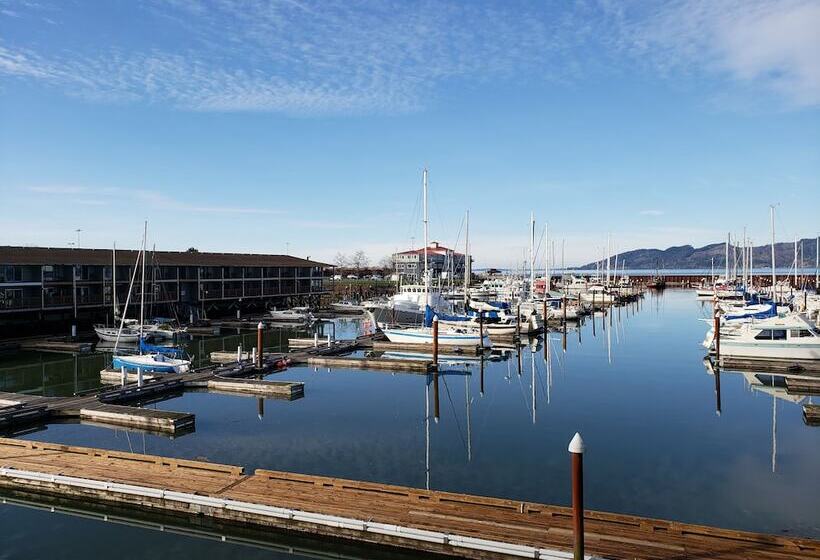 جناح سرير كينج, Astoria Riverwalk Inn