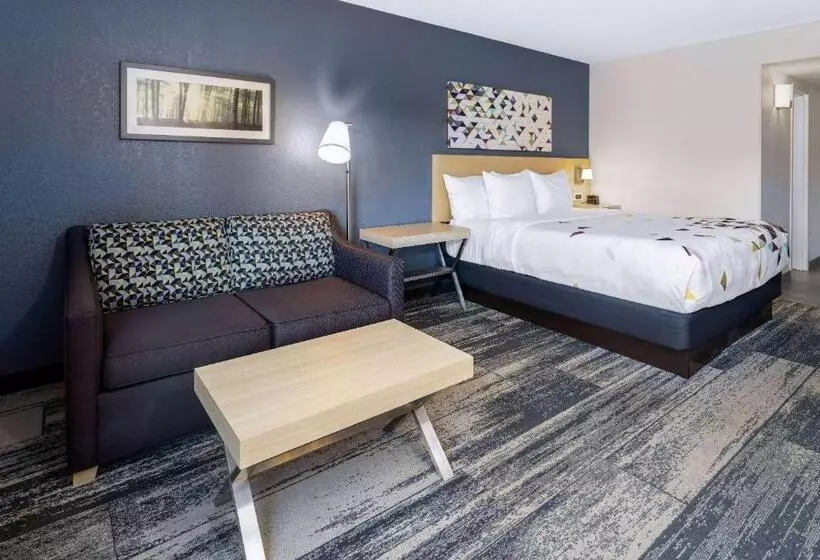 キングサイズベッドのデラックススイート, Baymont By Wyndham White Plains  Elmsford