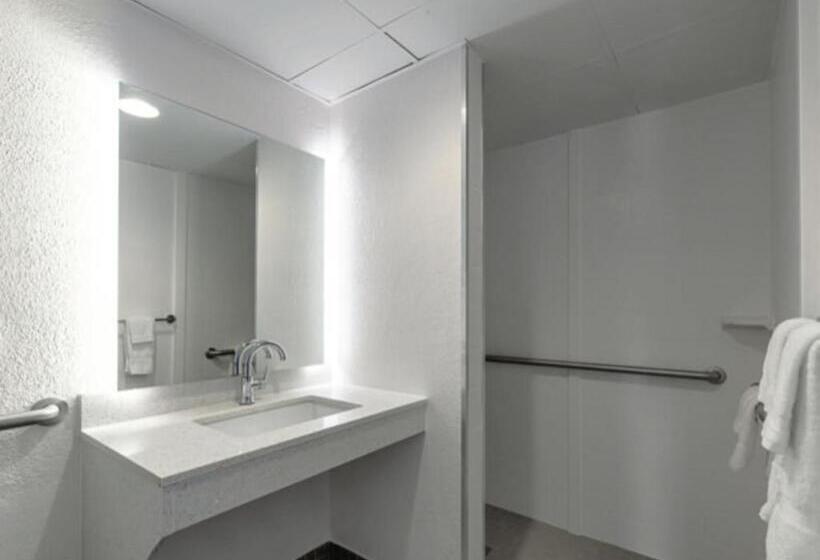 Номер Стандарт Адаптированный для Инвалидов, Baymont By Wyndham White Plains  Elmsford