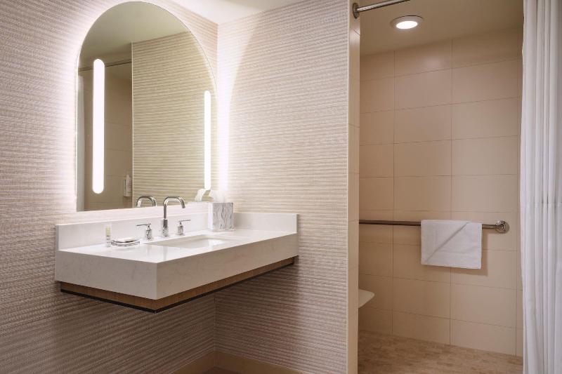 غرفة قياسية سرير كينج, San Diego Marriott Marquis And Marina