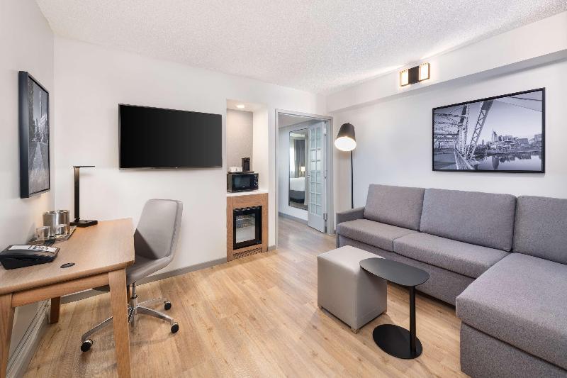 سوئیت با تخت بزرگ, Radisson Hotel Nashville Airport