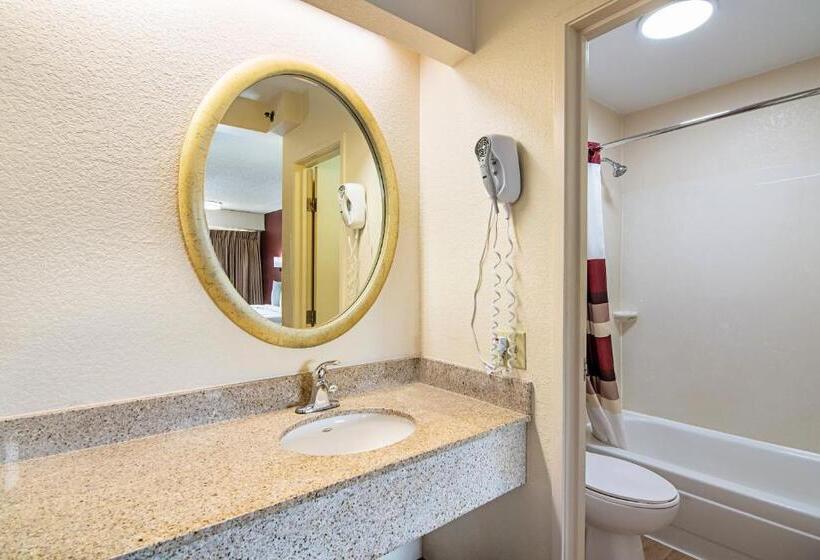 Номер Superior Кровать Кинг, Red Roof Inn Hampton Coliseum And Convention Center