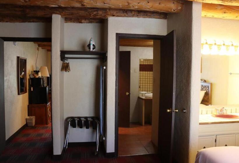 ジュニアスイート, Sagebrush Inn & Suites