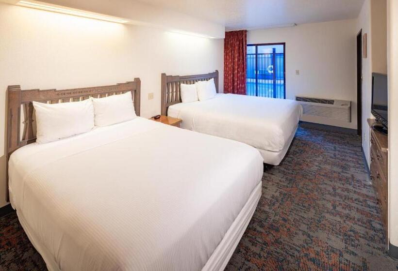 スタンダードスタジオ, Sagebrush Inn & Suites