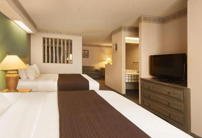 スタンダードスタジオ, Sagebrush Inn & Suites