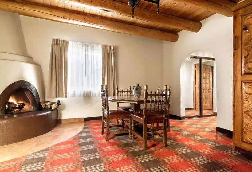 デラックススイート, Sagebrush Inn & Suites