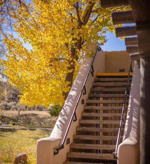 デラックススイート, Sagebrush Inn & Suites