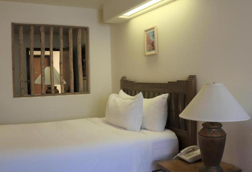 标准三人间, Sagebrush Inn & Suites