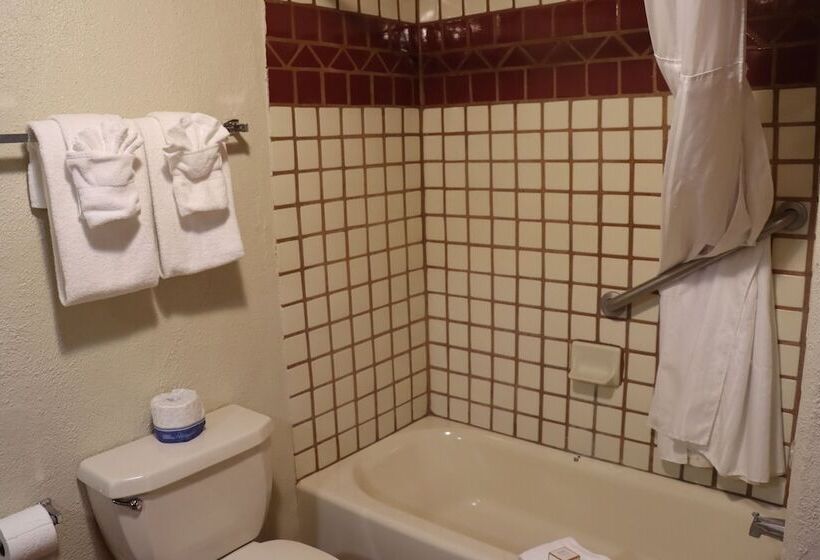 ジュニアスイート, Sagebrush Inn & Suites