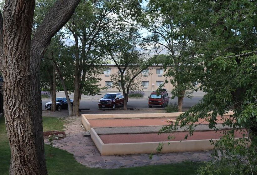 ジュニアスイート, Sagebrush Inn & Suites