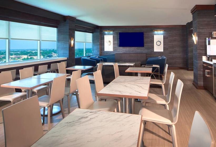 俱乐部套间, Sheraton Arlington