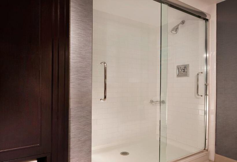 סוויטת קלאב, Sheraton Arlington