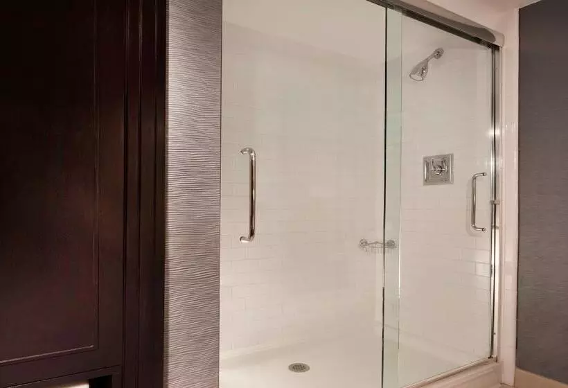 クラブスイート, Sheraton Arlington