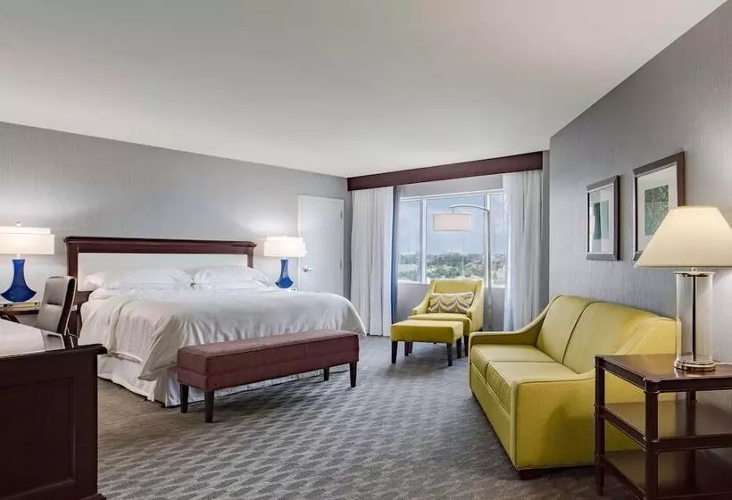 クラブスイート, Sheraton Arlington