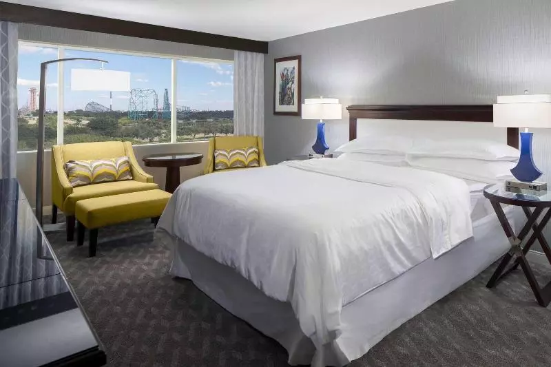 キングサイズベッドのクラブルーム, Sheraton Arlington