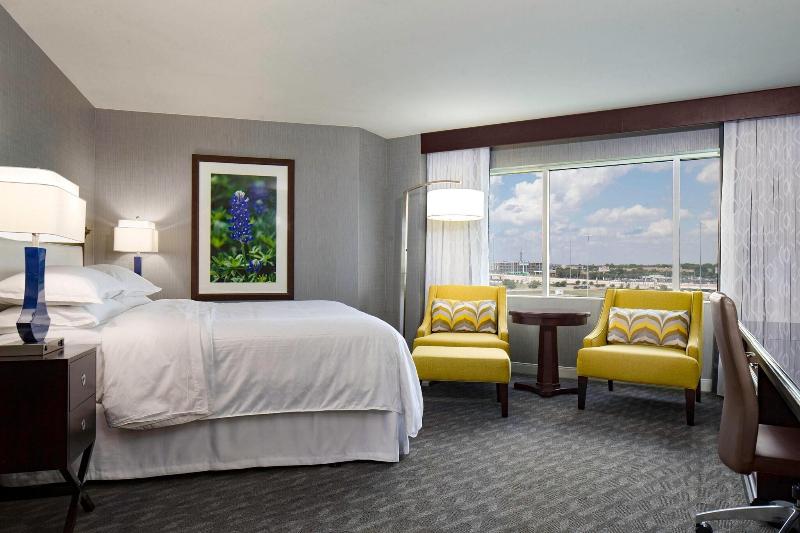 带大床的标准间, Sheraton Arlington